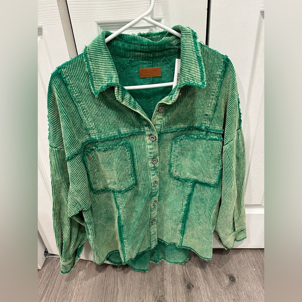 Green corduroy Umgee brand shacket. NWT never worn